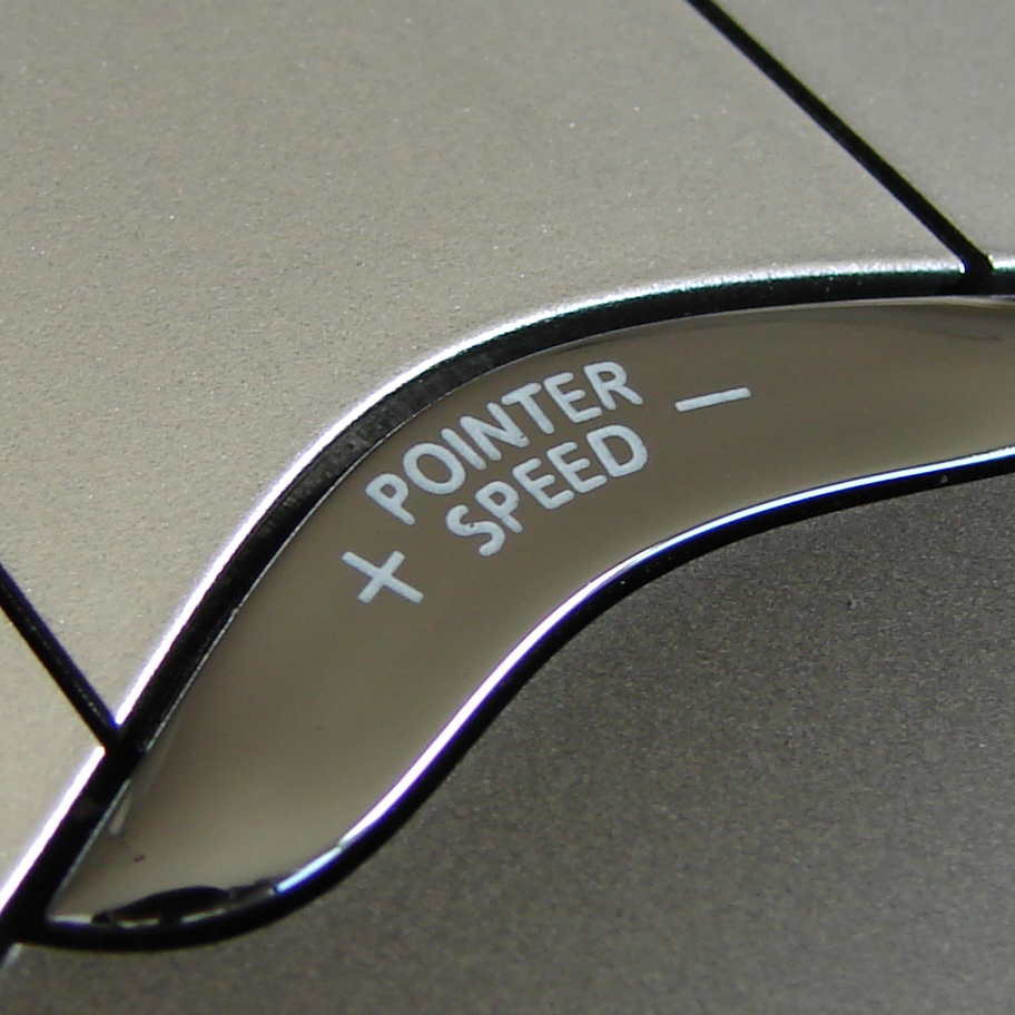close up of pointer speed button on evoluent vertical mouse 4